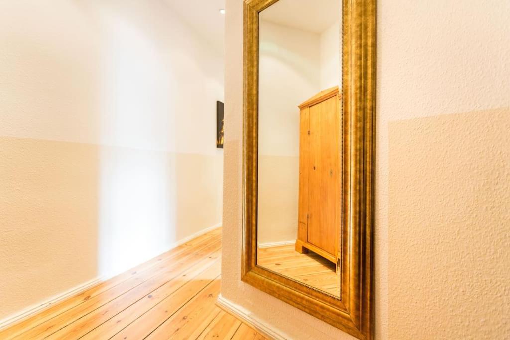 Zentrale Altbauwohnung Im Helmholtzkiez Berlin Exterior foto