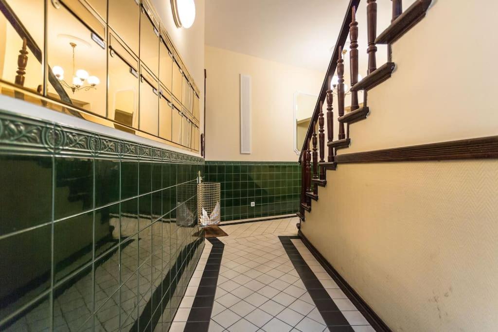Zentrale Altbauwohnung Im Helmholtzkiez Berlin Exterior foto