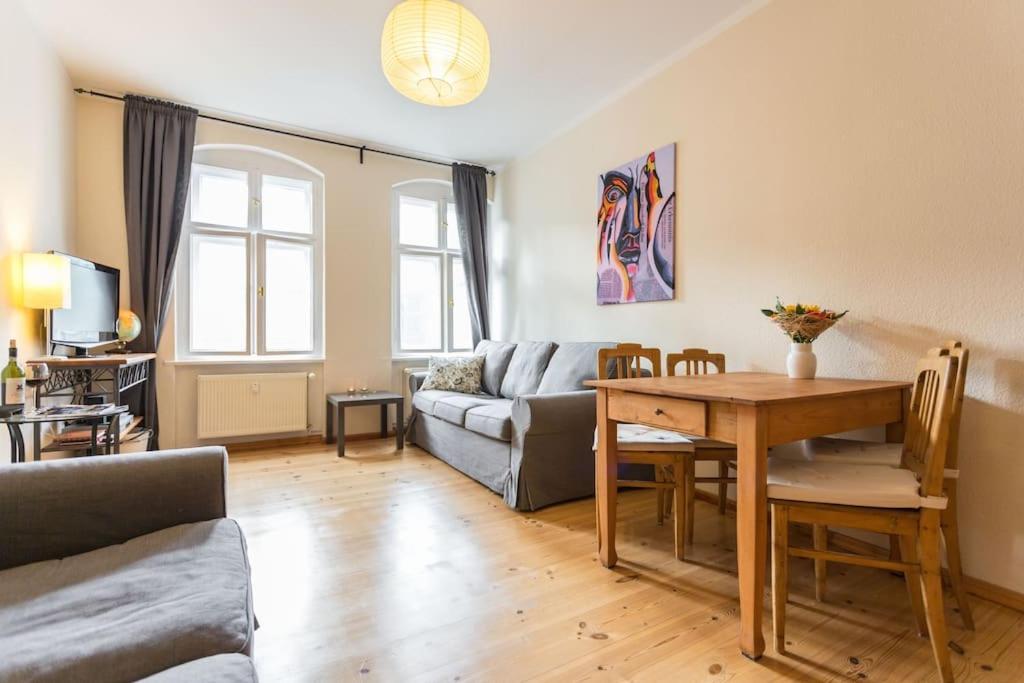 Zentrale Altbauwohnung Im Helmholtzkiez Berlin Exterior foto