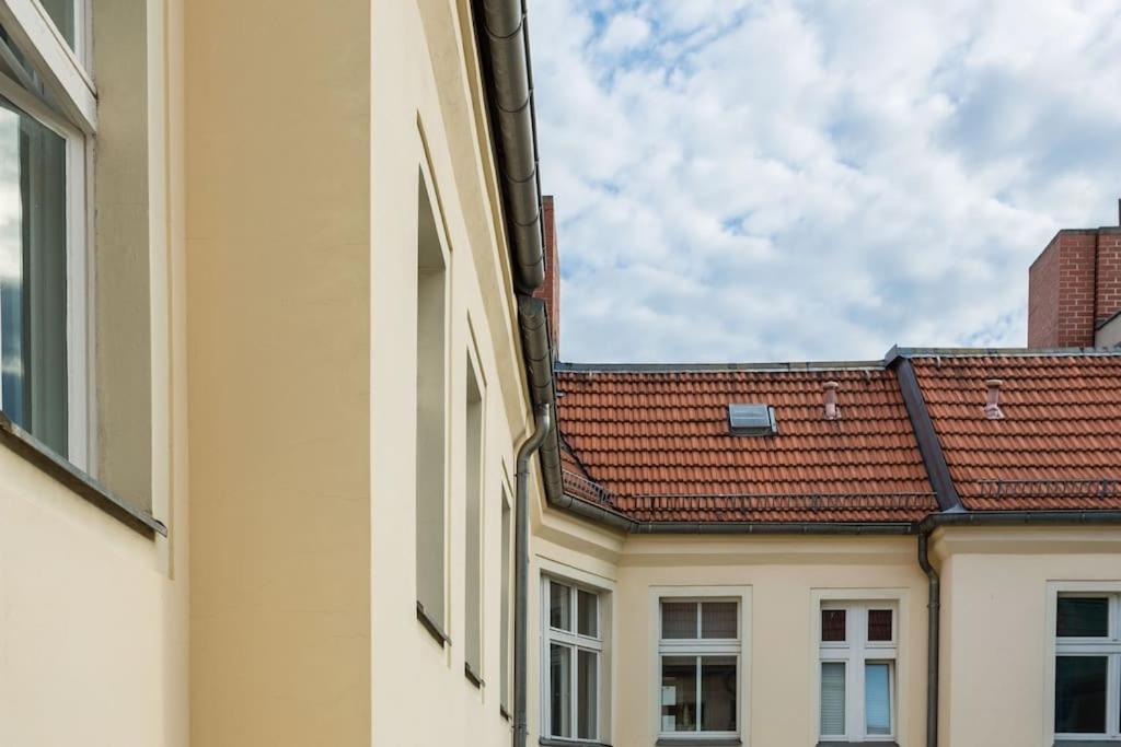 Zentrale Altbauwohnung Im Helmholtzkiez Berlin Exterior foto
