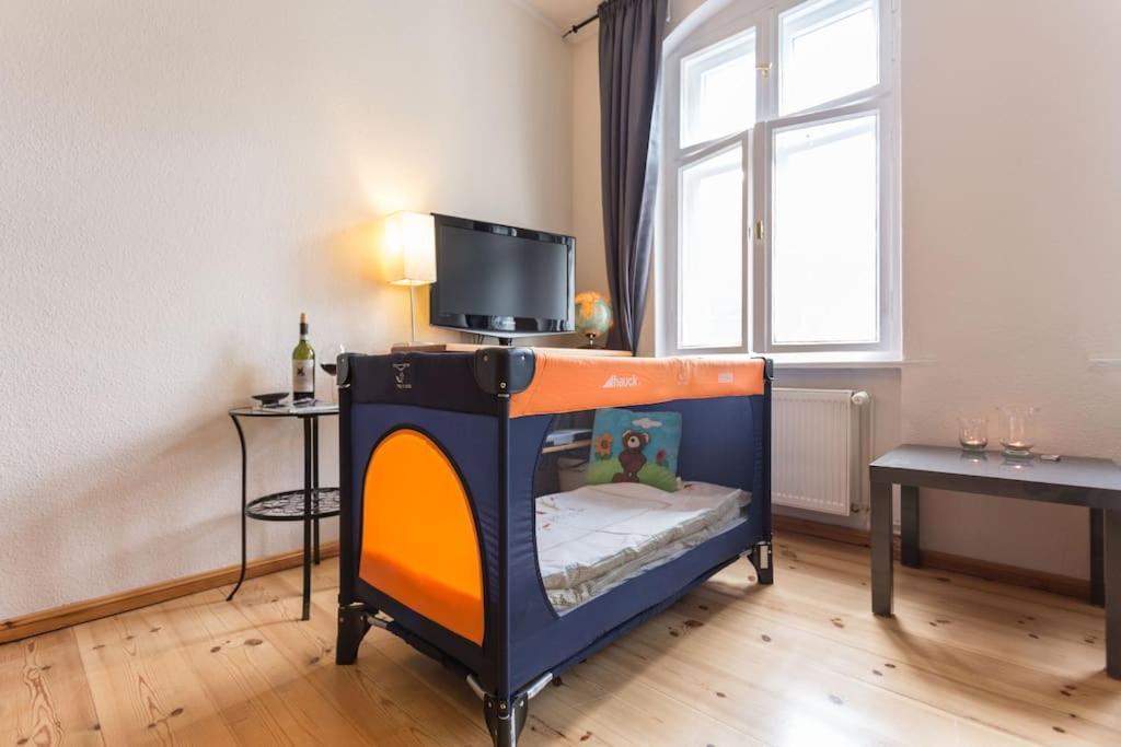 Zentrale Altbauwohnung Im Helmholtzkiez Berlin Exterior foto