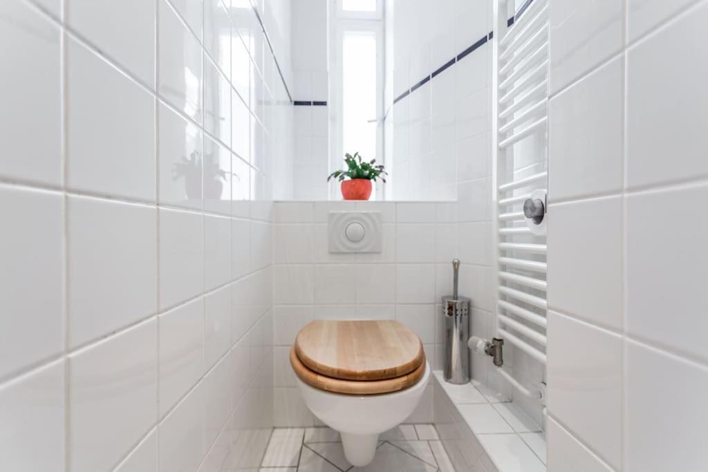 Zentrale Altbauwohnung Im Helmholtzkiez Berlin Exterior foto