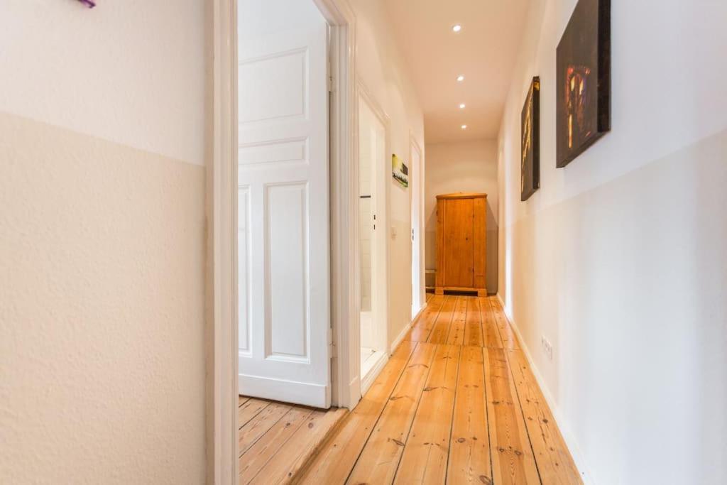 Zentrale Altbauwohnung Im Helmholtzkiez Berlin Exterior foto