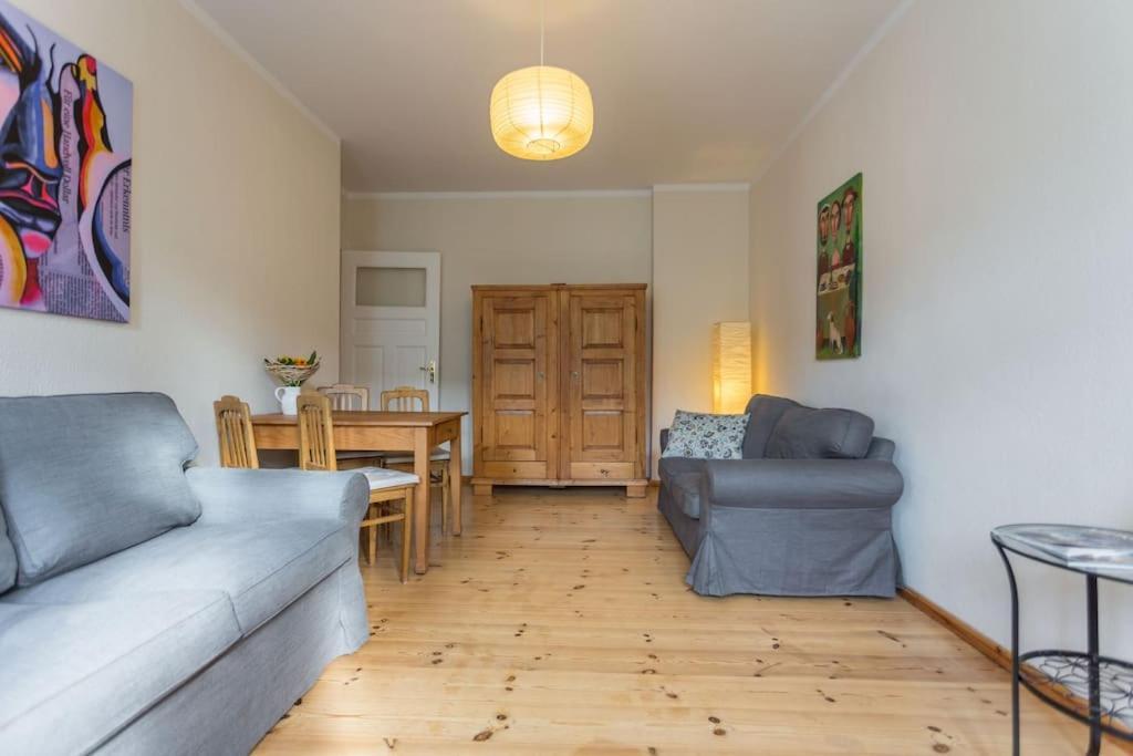 Zentrale Altbauwohnung Im Helmholtzkiez Berlin Exterior foto