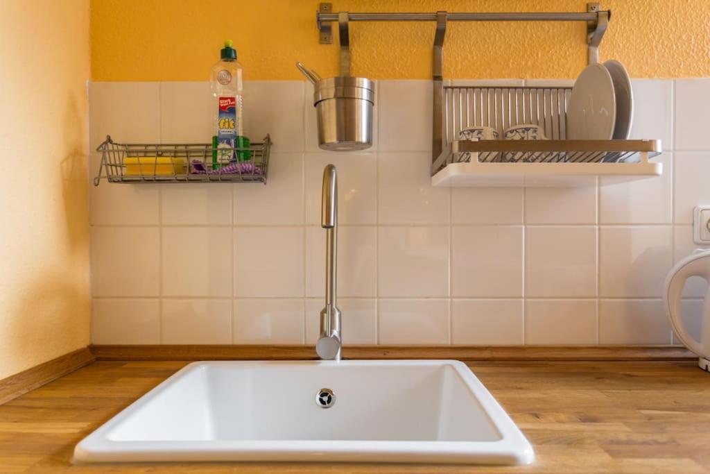 Zentrale Altbauwohnung Im Helmholtzkiez Berlin Exterior foto