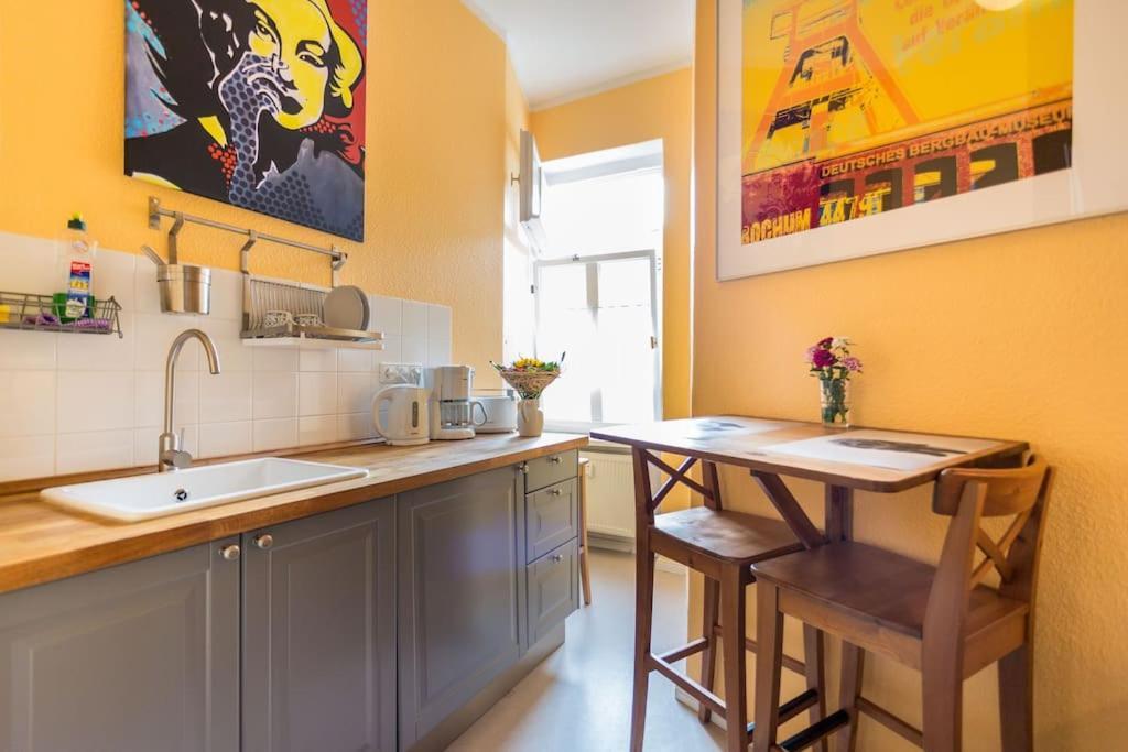 Zentrale Altbauwohnung Im Helmholtzkiez Berlin Exterior foto