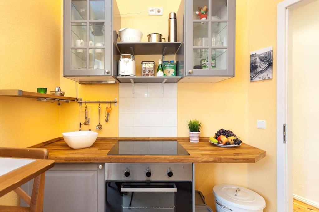 Zentrale Altbauwohnung Im Helmholtzkiez Berlin Exterior foto